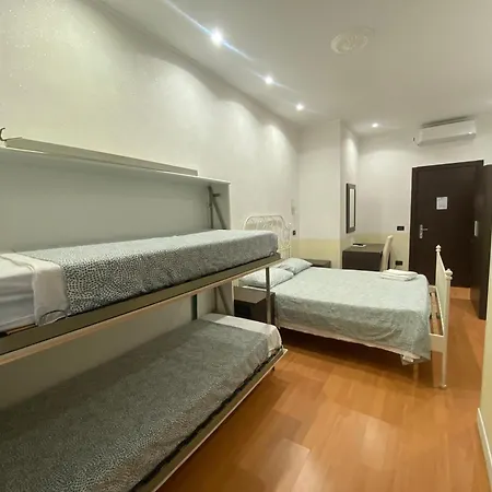 メモレ ゲストハウス 3*