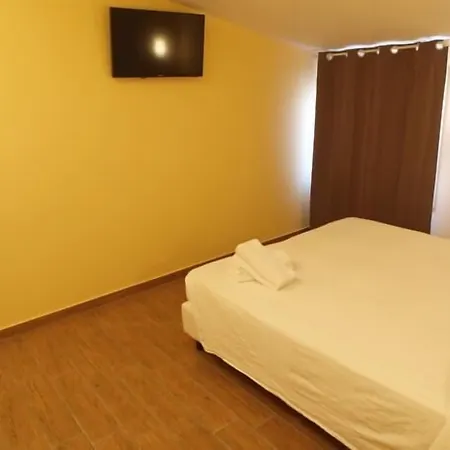 メモレ ゲストハウス 3*